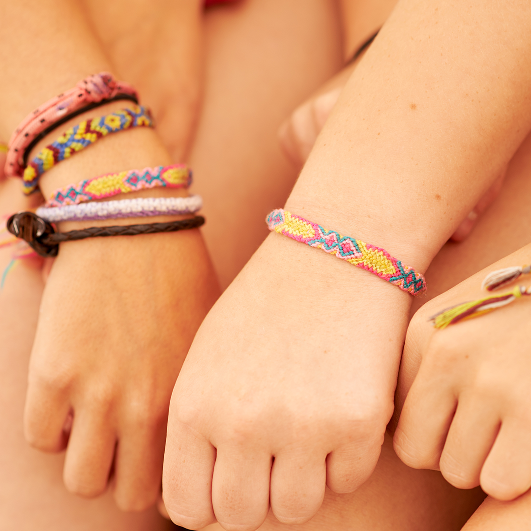 friendship-bracelets-craft