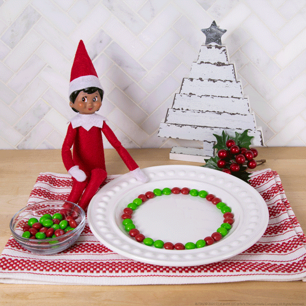 Elf with water candy magic trick plate
